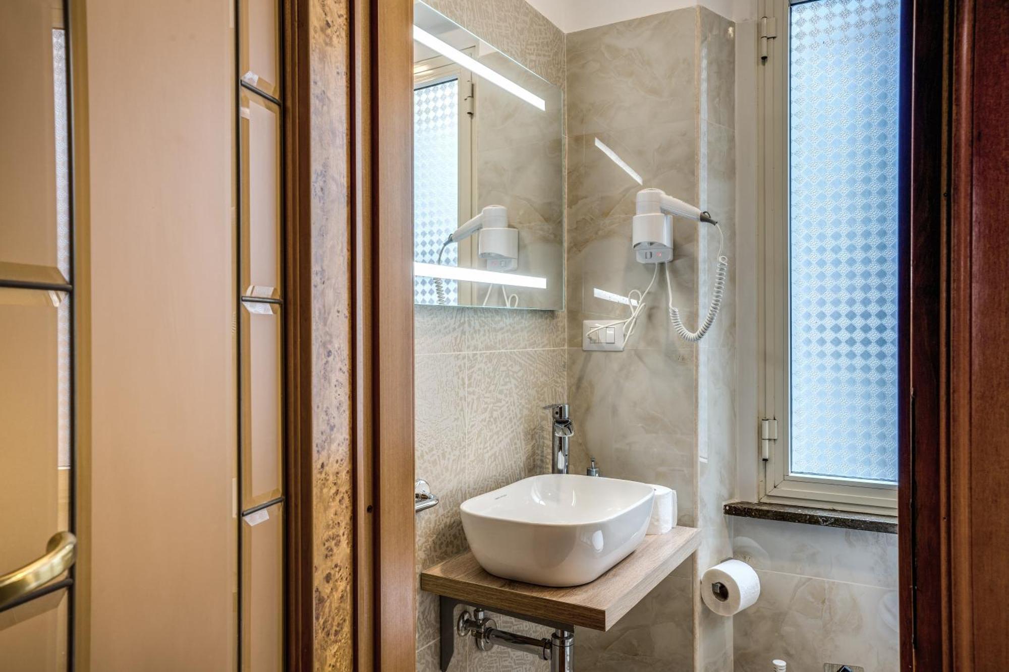 Fontana di Trevi Charming Apartment CIR 15280 Roma Esterno foto