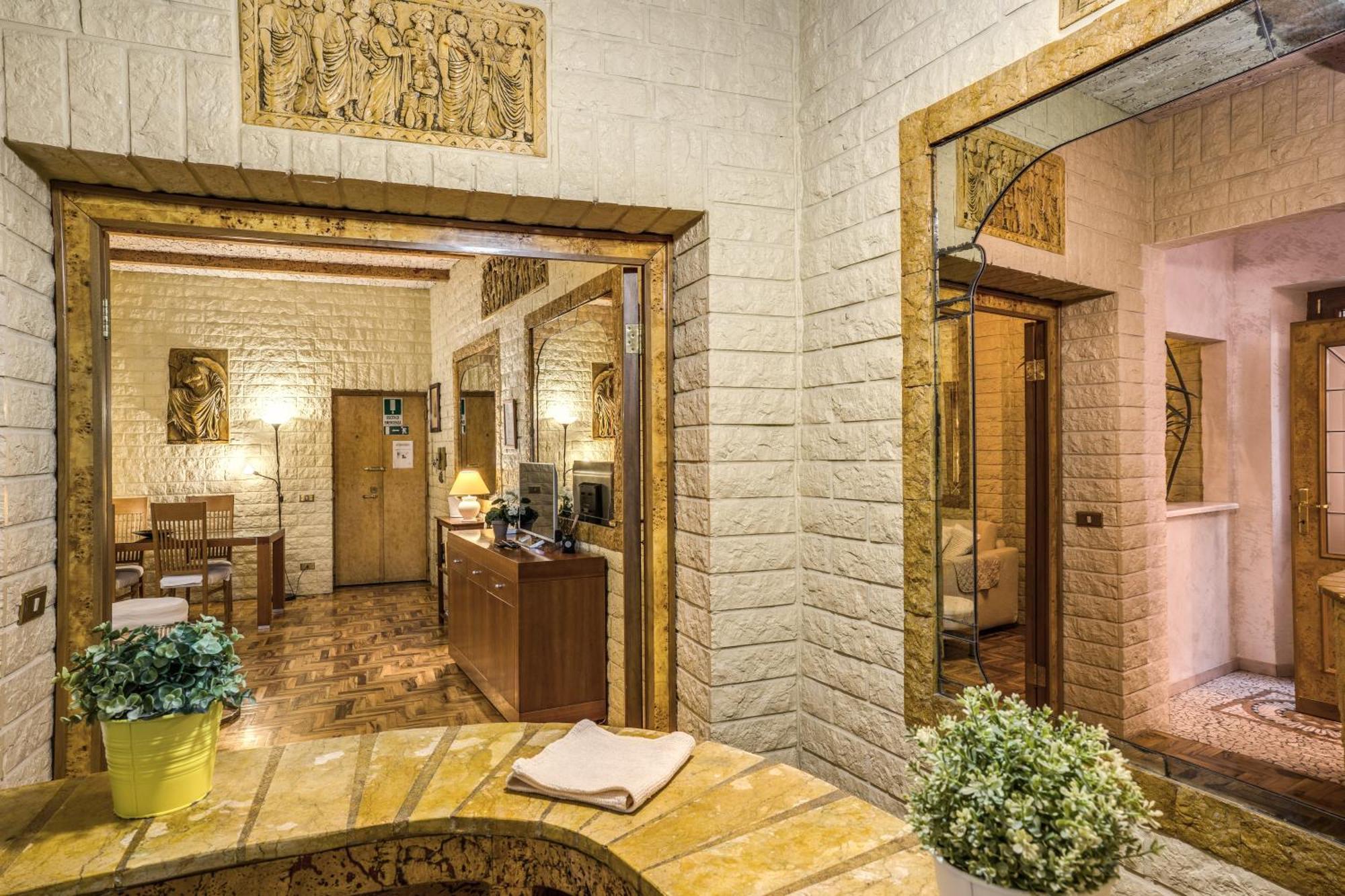 Fontana di Trevi Charming Apartment CIR 15280 Roma Esterno foto